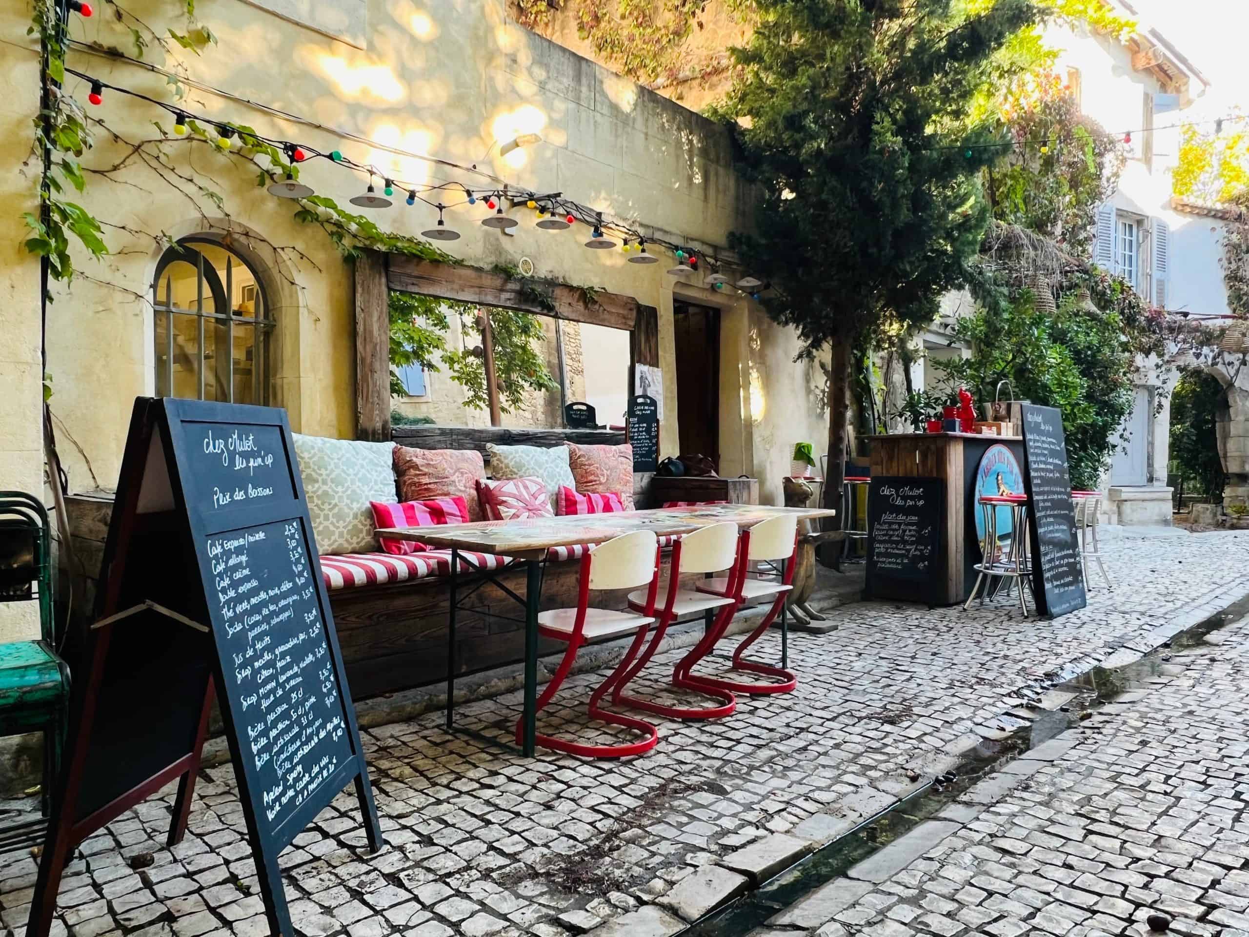 Cafe exterior in Saint Remy de Provence